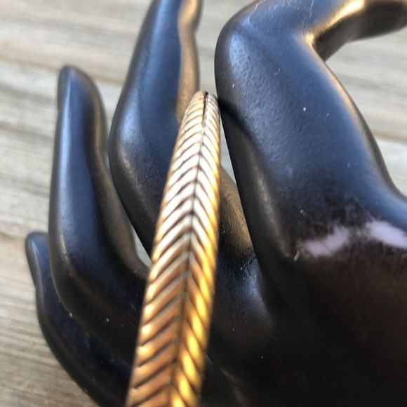 Lucky Brand Herringbone Patterned Antique Gold Tone Asymmetrical Bangle! EUC - Picture 3 of 12
